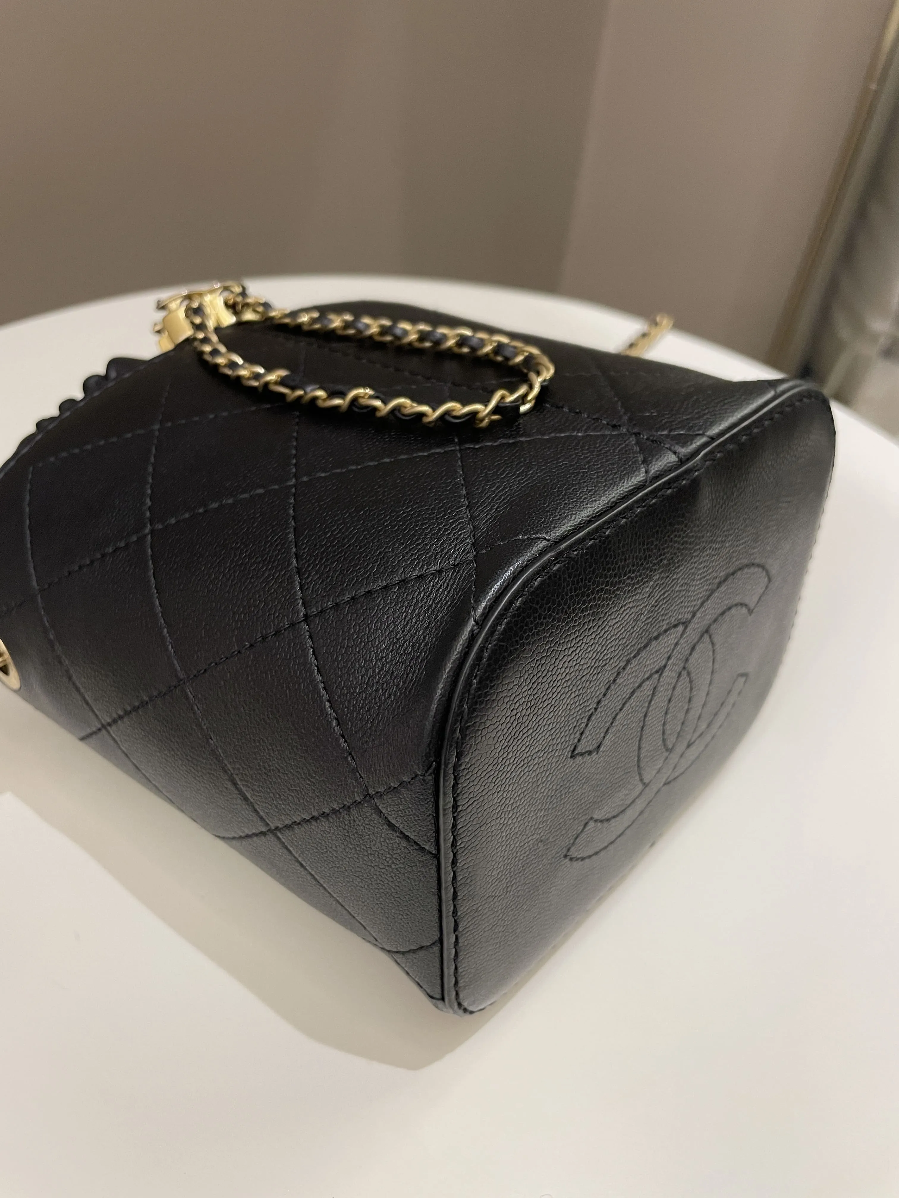 Chanel Cc Quilted Drawstring Bucket Black Caviar / Lambskin